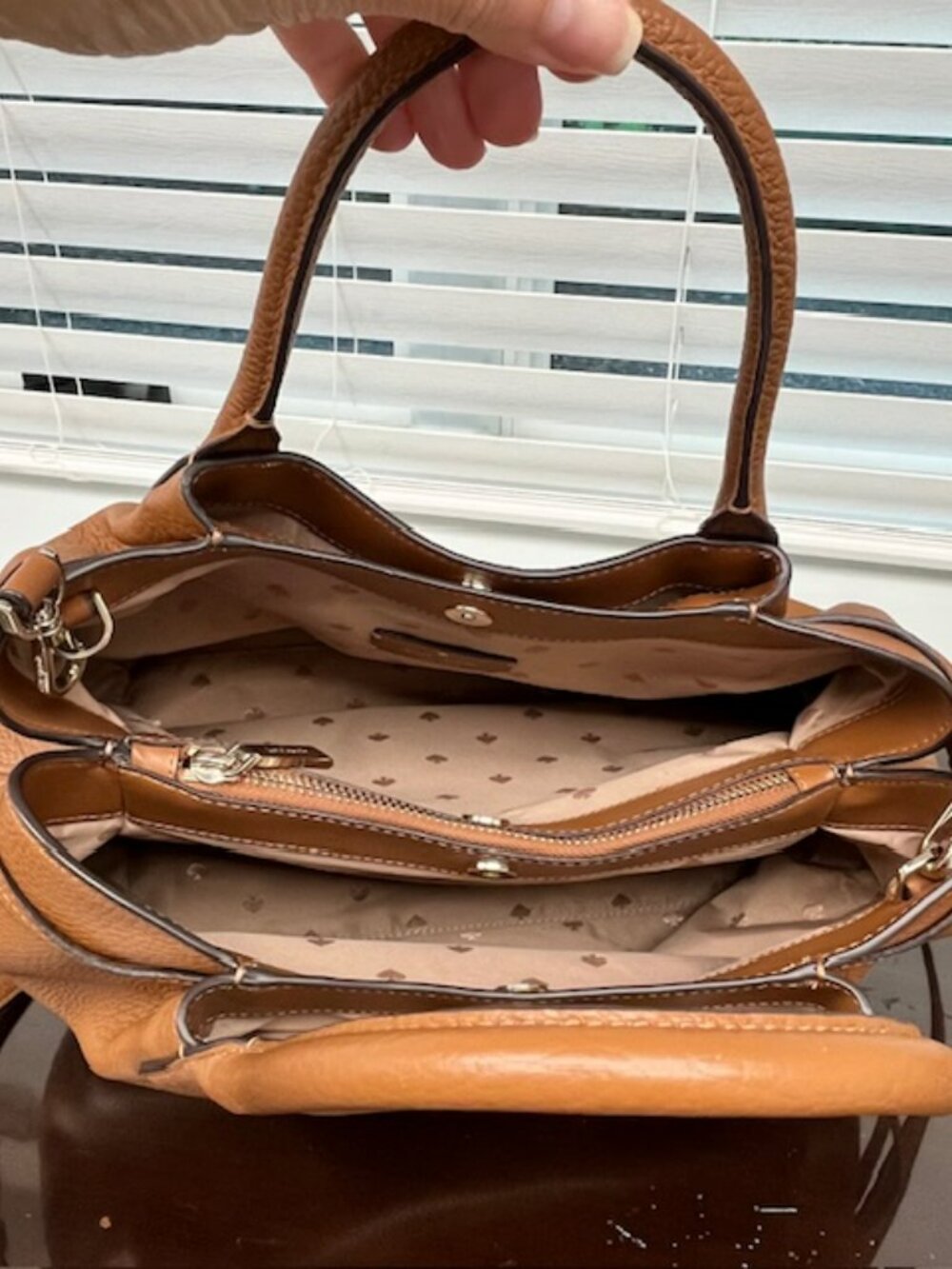 Kate Spade Bag - lots of pockets! - Picture 5 of 10